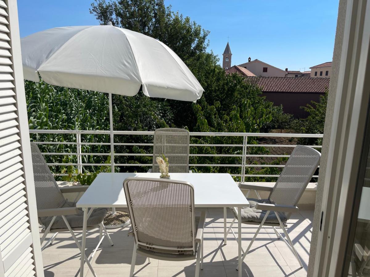 Apartments Mali Ivo Нин Екстериор снимка